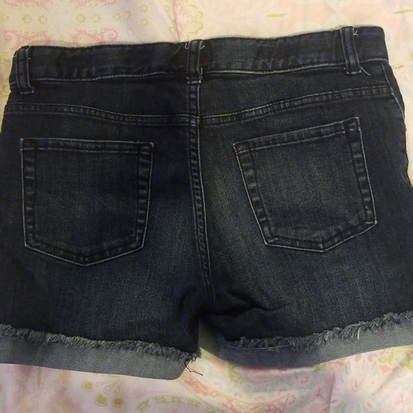 shorts. - Picture 3 of 4